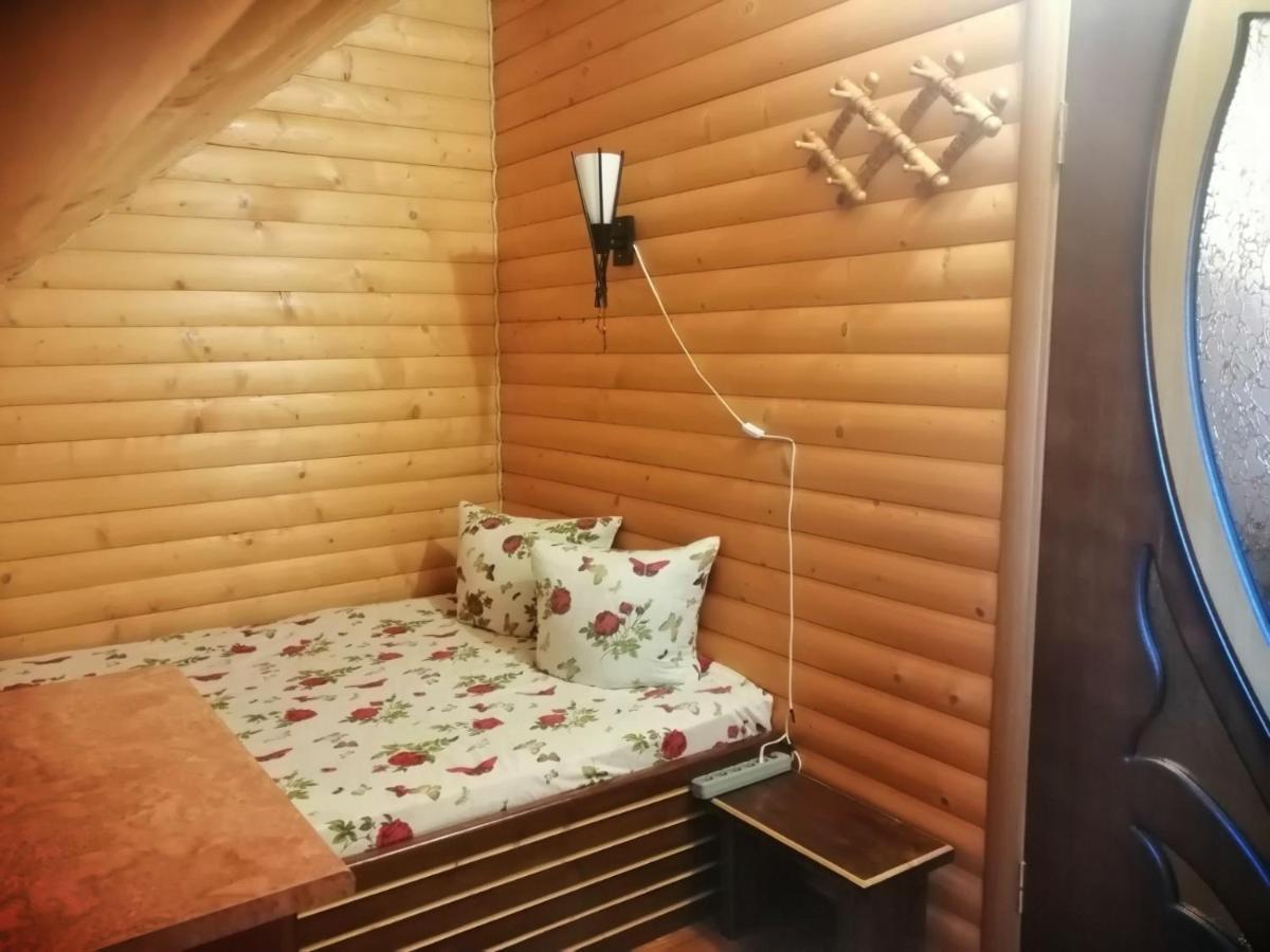 Sadyba Gostynniy Dvir Izki Zewnętrze zdjęcie